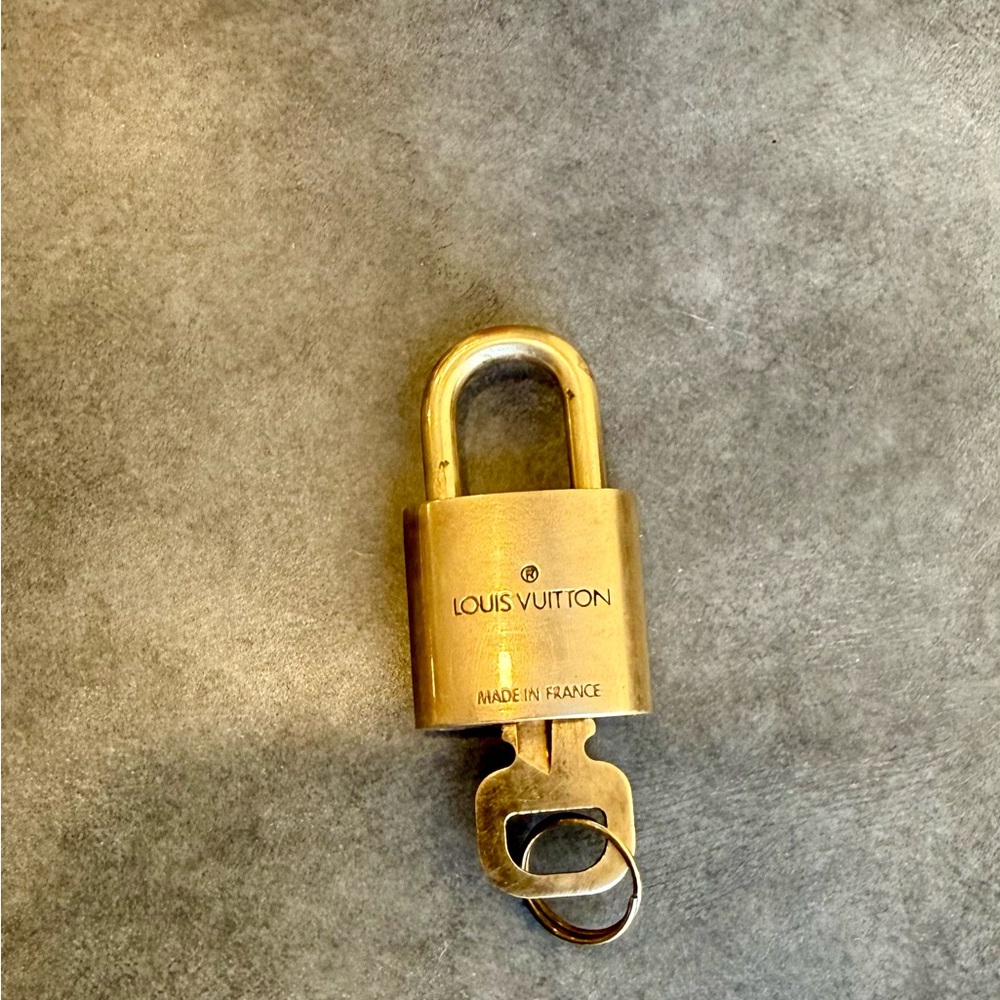 Louis Vuitton #313 Padlock & Key - Picture 2 of 5